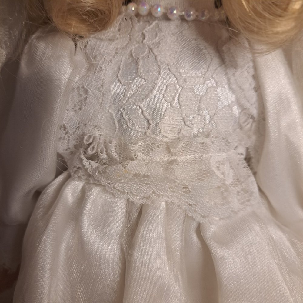 Vintage 12.5 Porcelain Bride Doll - Picture 3 of 6